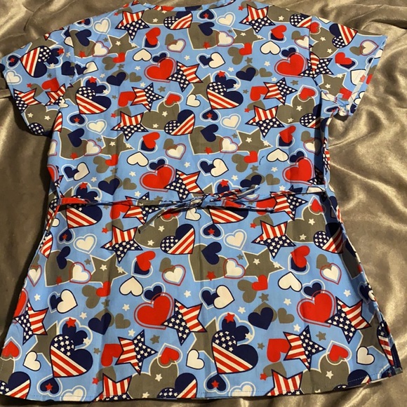 Scrub top ! - Picture 3 of 3